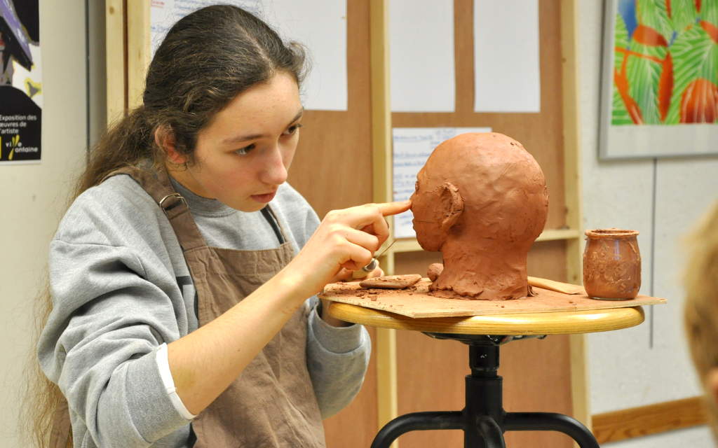 photo où Alice retouche le nez